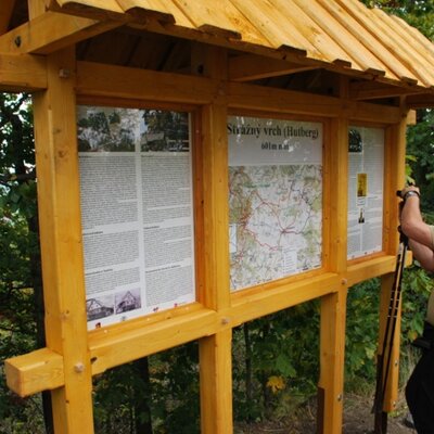 Informační tabule u rozhledny na Strážném vrchu 